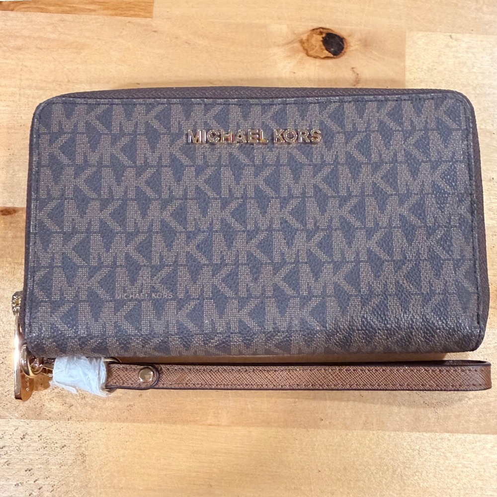 Micheal Kors Jet Set Travel Zip Around Wallet & phone case